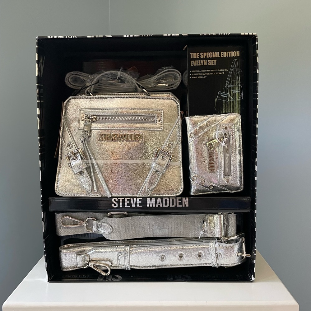 NWT STEVE MADDEN The Special Edition Evelyn Set in Metallic Silver